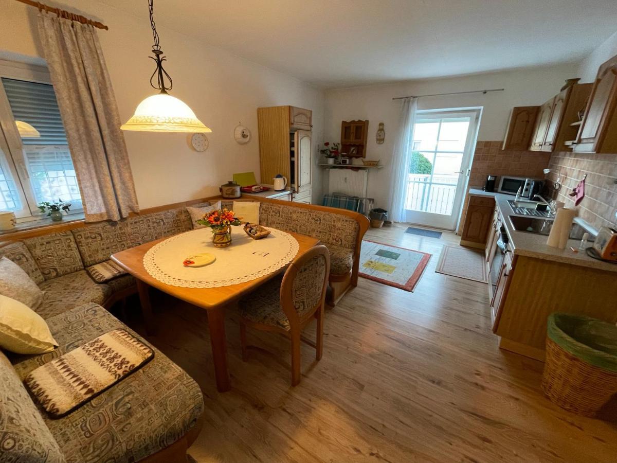 Schoene Ferienwohnung In Bahnhofsnaehe Fuer Urlaub, Studium Oder Arbeit Deggendorf Extérieur photo