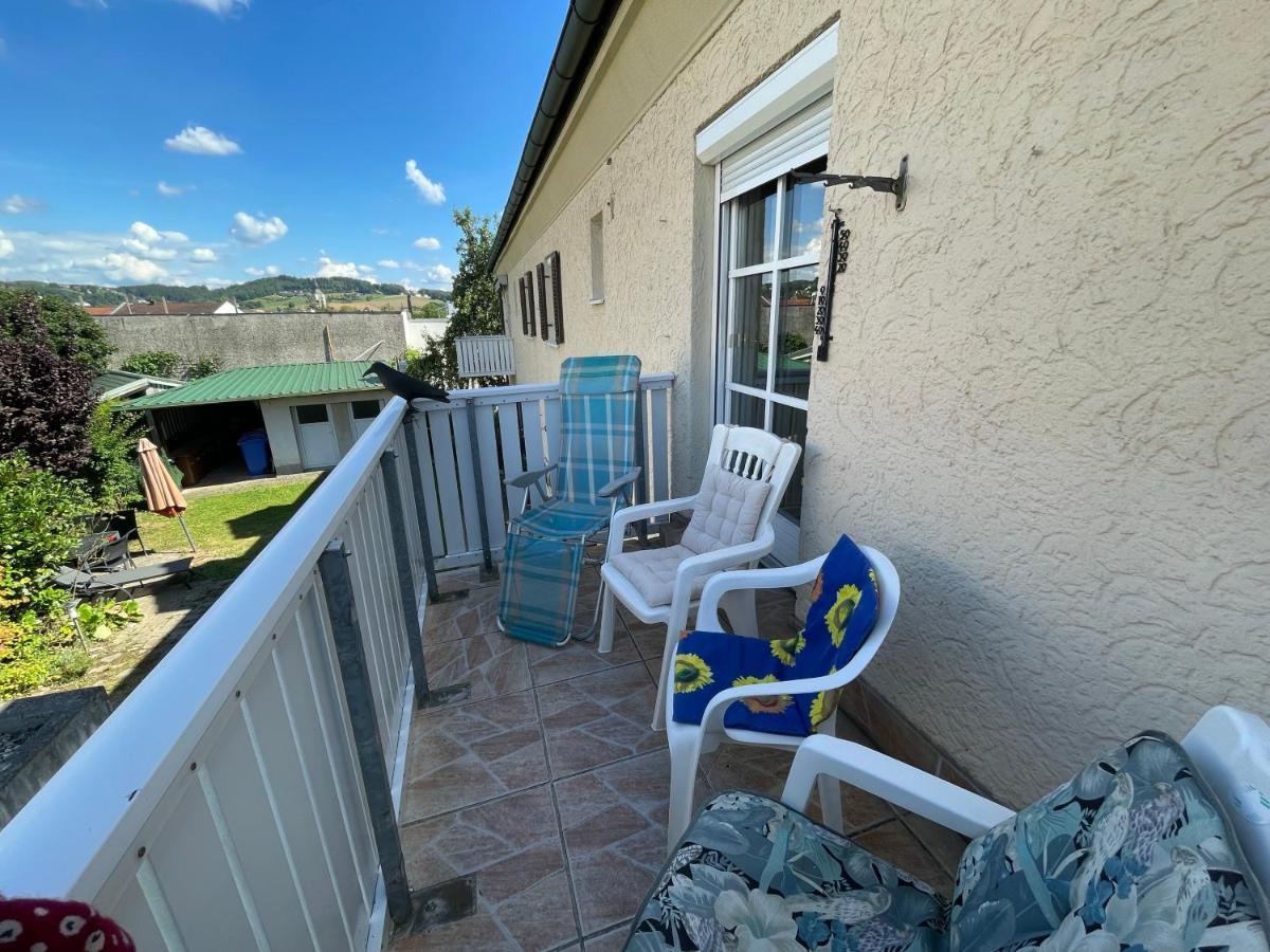 Schoene Ferienwohnung In Bahnhofsnaehe Fuer Urlaub, Studium Oder Arbeit Deggendorf Extérieur photo
