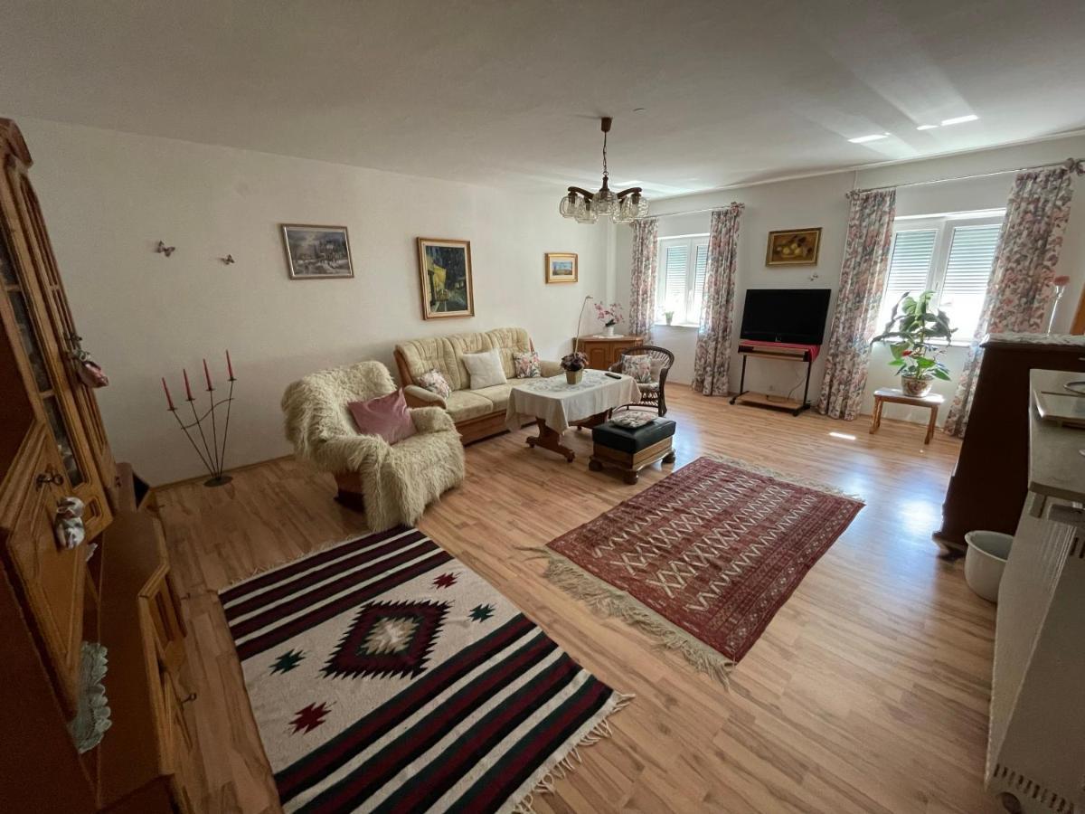 Schoene Ferienwohnung In Bahnhofsnaehe Fuer Urlaub, Studium Oder Arbeit Deggendorf Extérieur photo