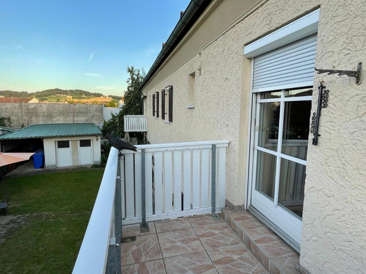 Schoene Ferienwohnung In Bahnhofsnaehe Fuer Urlaub, Studium Oder Arbeit Deggendorf Extérieur photo
