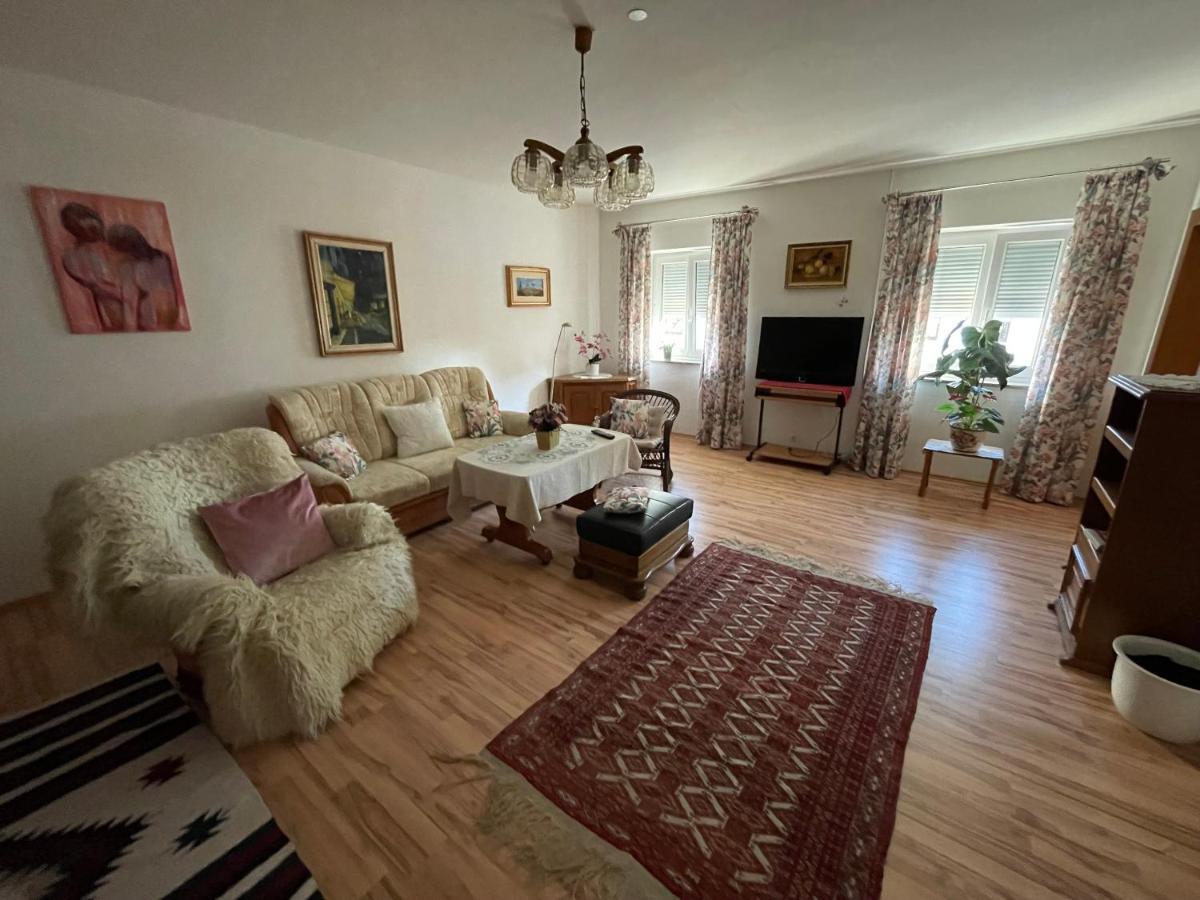 Schoene Ferienwohnung In Bahnhofsnaehe Fuer Urlaub, Studium Oder Arbeit Deggendorf Extérieur photo