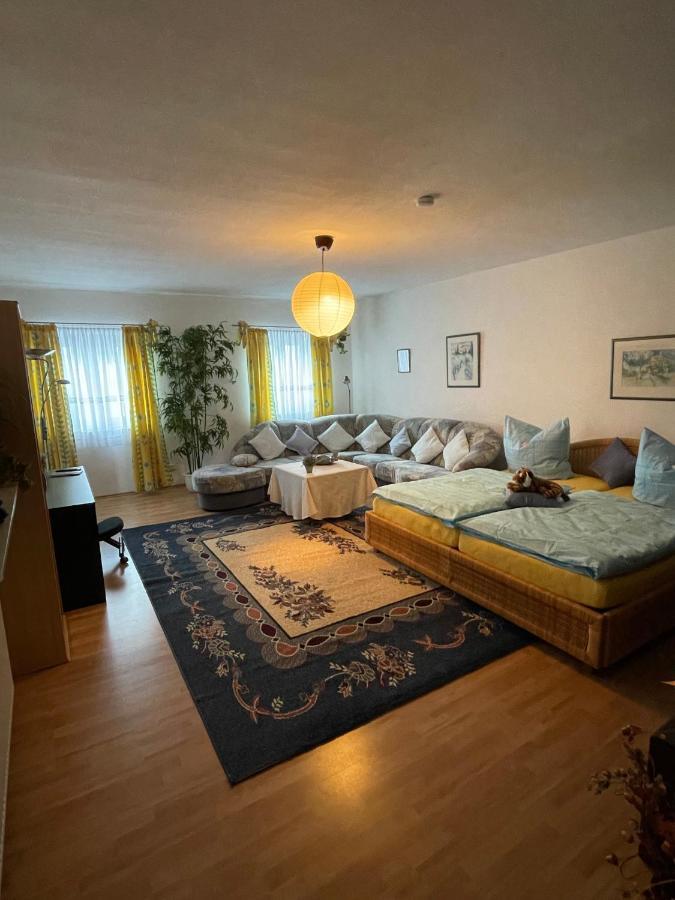 Schoene Ferienwohnung In Bahnhofsnaehe Fuer Urlaub, Studium Oder Arbeit Deggendorf Extérieur photo
