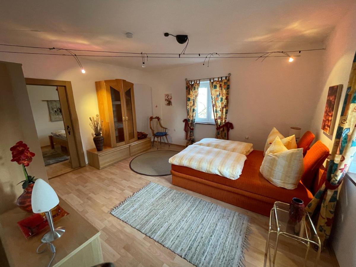 Schoene Ferienwohnung In Bahnhofsnaehe Fuer Urlaub, Studium Oder Arbeit Deggendorf Extérieur photo