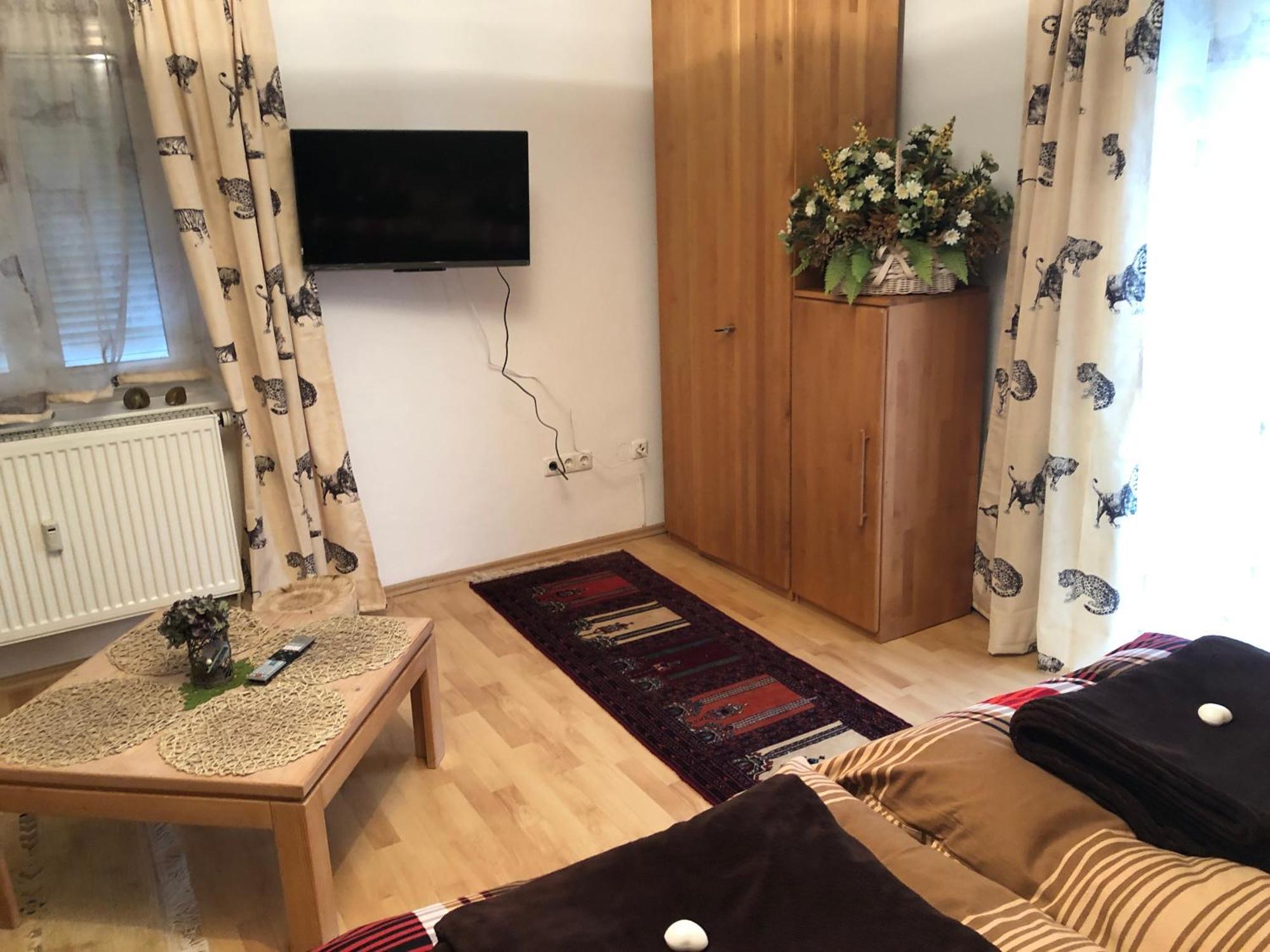 Schoene Ferienwohnung In Bahnhofsnaehe Fuer Urlaub, Studium Oder Arbeit Deggendorf Extérieur photo