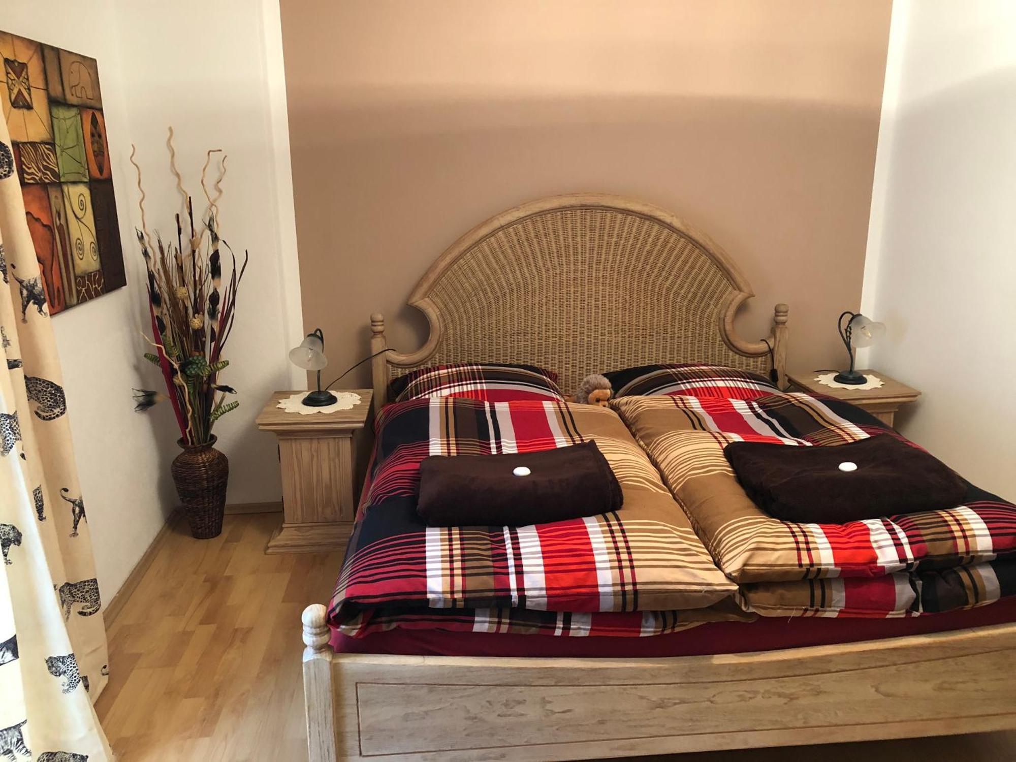 Schoene Ferienwohnung In Bahnhofsnaehe Fuer Urlaub, Studium Oder Arbeit Deggendorf Extérieur photo