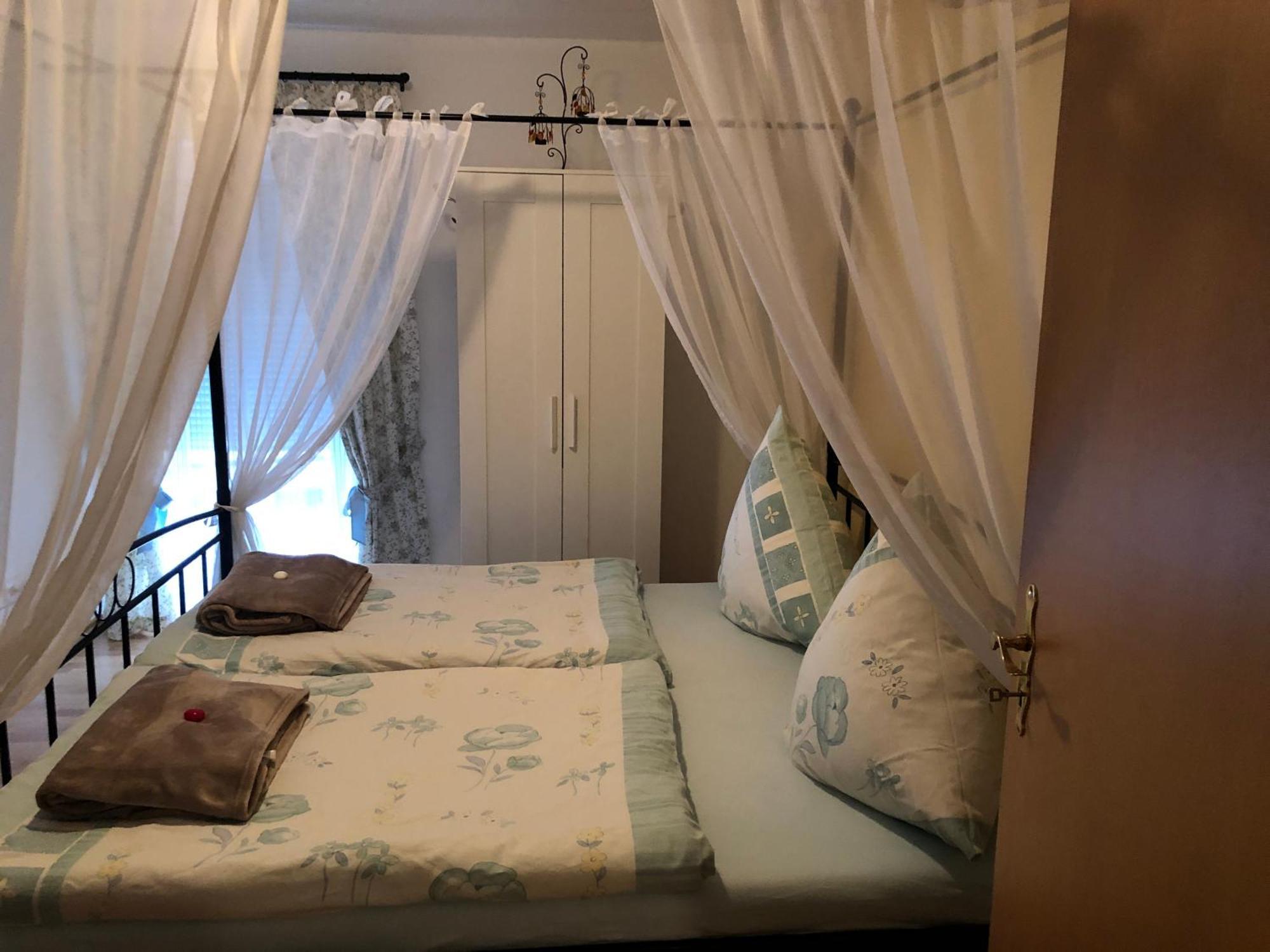 Schoene Ferienwohnung In Bahnhofsnaehe Fuer Urlaub, Studium Oder Arbeit Deggendorf Extérieur photo