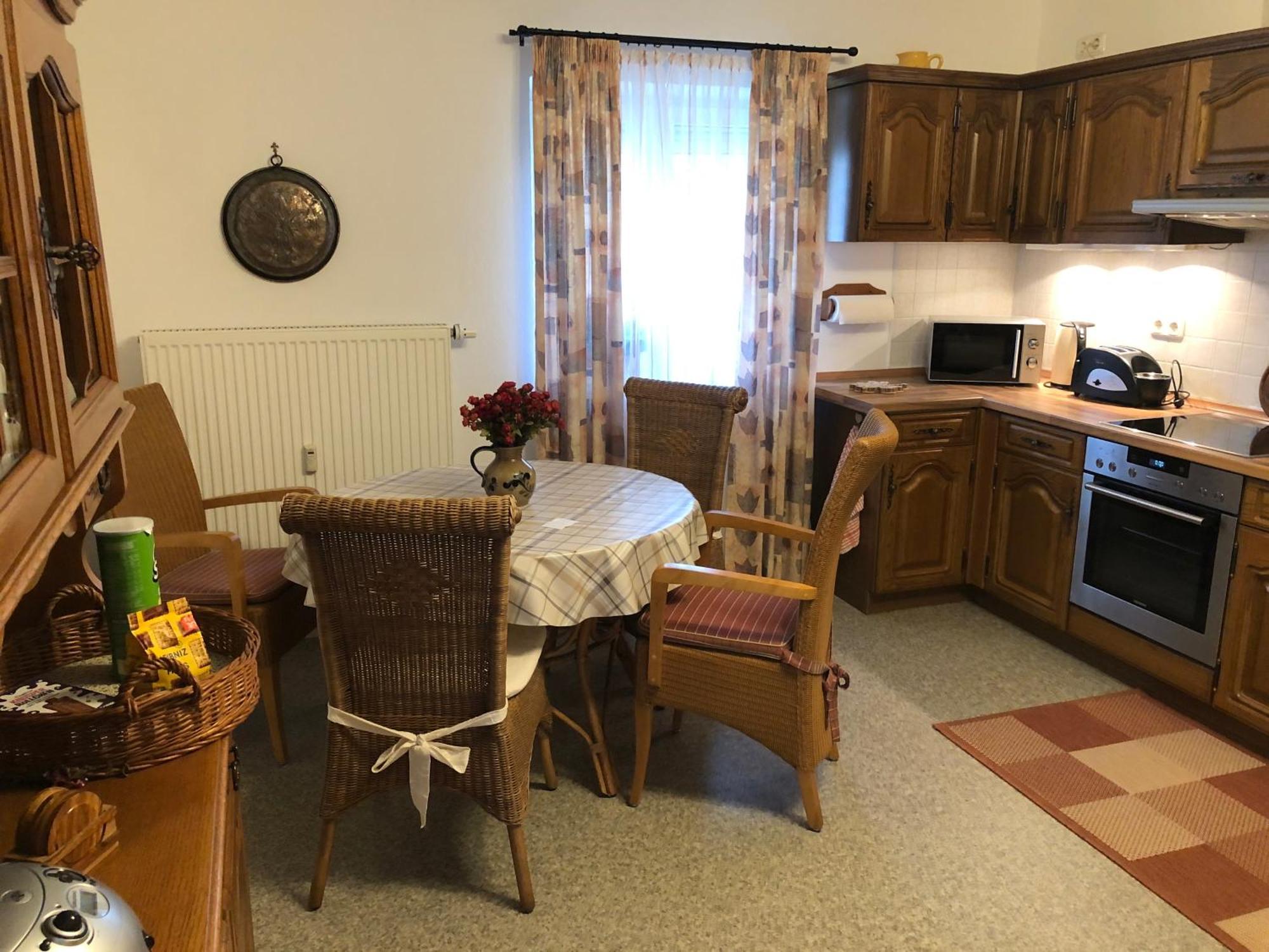 Schoene Ferienwohnung In Bahnhofsnaehe Fuer Urlaub, Studium Oder Arbeit Deggendorf Extérieur photo