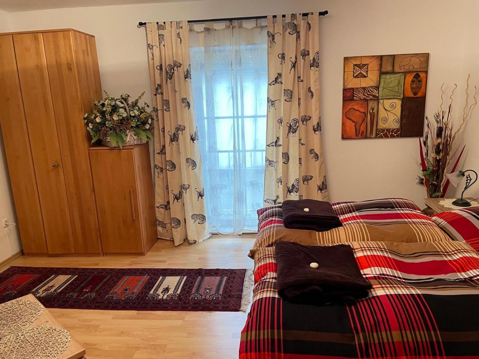 Schoene Ferienwohnung In Bahnhofsnaehe Fuer Urlaub, Studium Oder Arbeit Deggendorf Extérieur photo