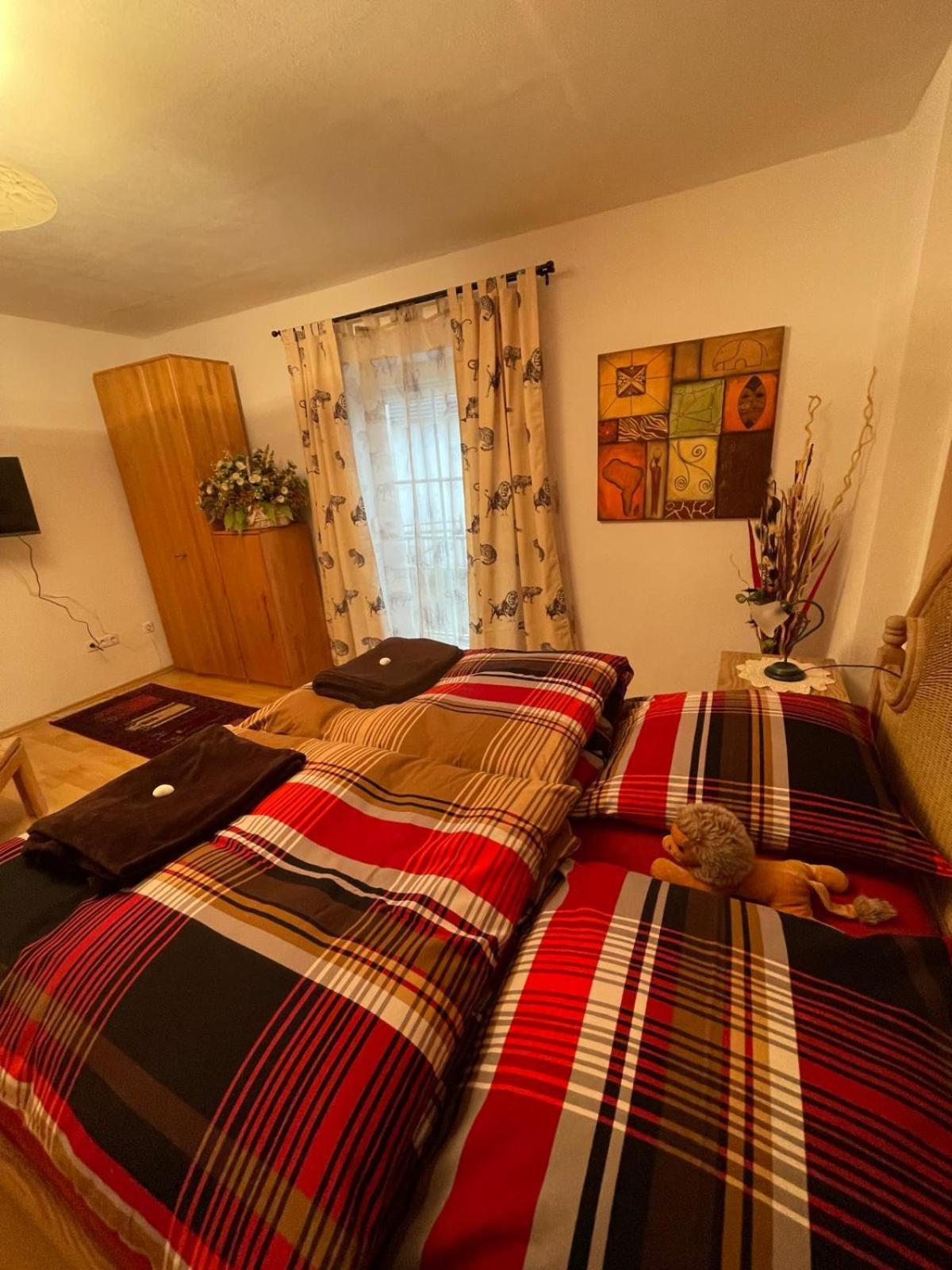 Schoene Ferienwohnung In Bahnhofsnaehe Fuer Urlaub, Studium Oder Arbeit Deggendorf Extérieur photo