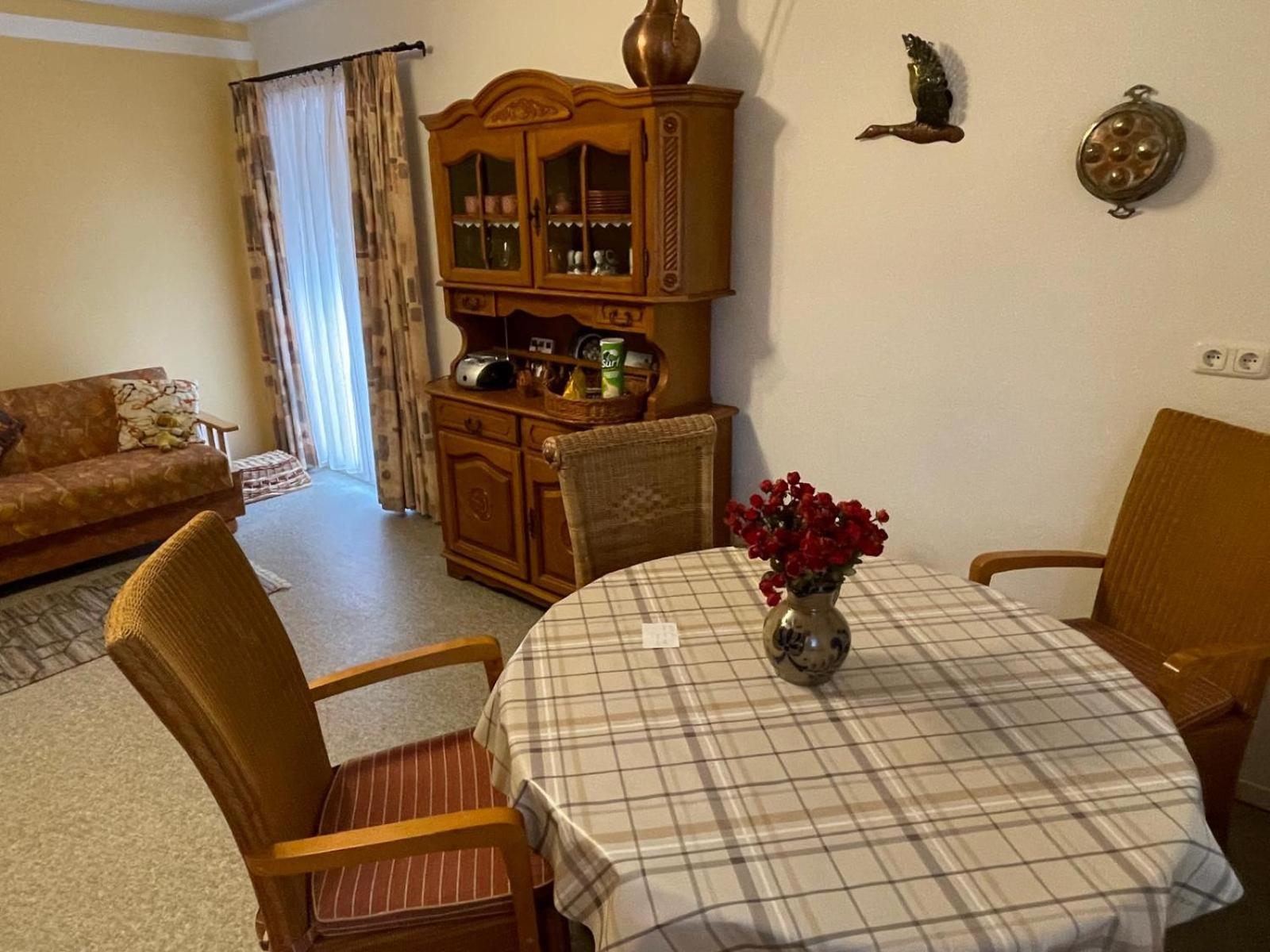 Schoene Ferienwohnung In Bahnhofsnaehe Fuer Urlaub, Studium Oder Arbeit Deggendorf Extérieur photo