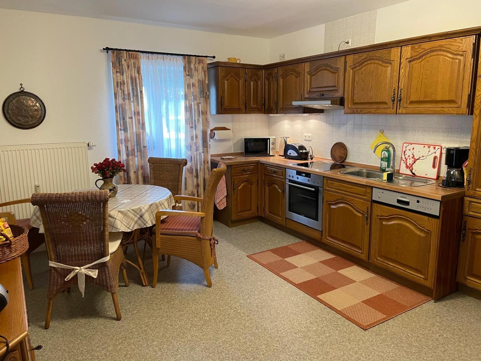 Schoene Ferienwohnung In Bahnhofsnaehe Fuer Urlaub, Studium Oder Arbeit Deggendorf Extérieur photo