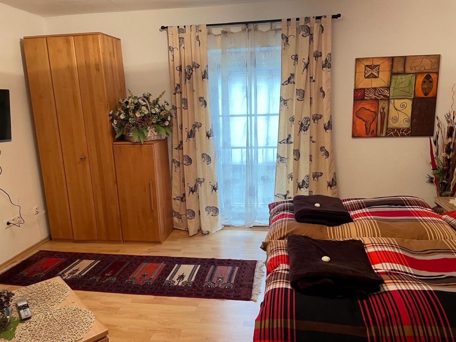 Schoene Ferienwohnung In Bahnhofsnaehe Fuer Urlaub, Studium Oder Arbeit Deggendorf Extérieur photo