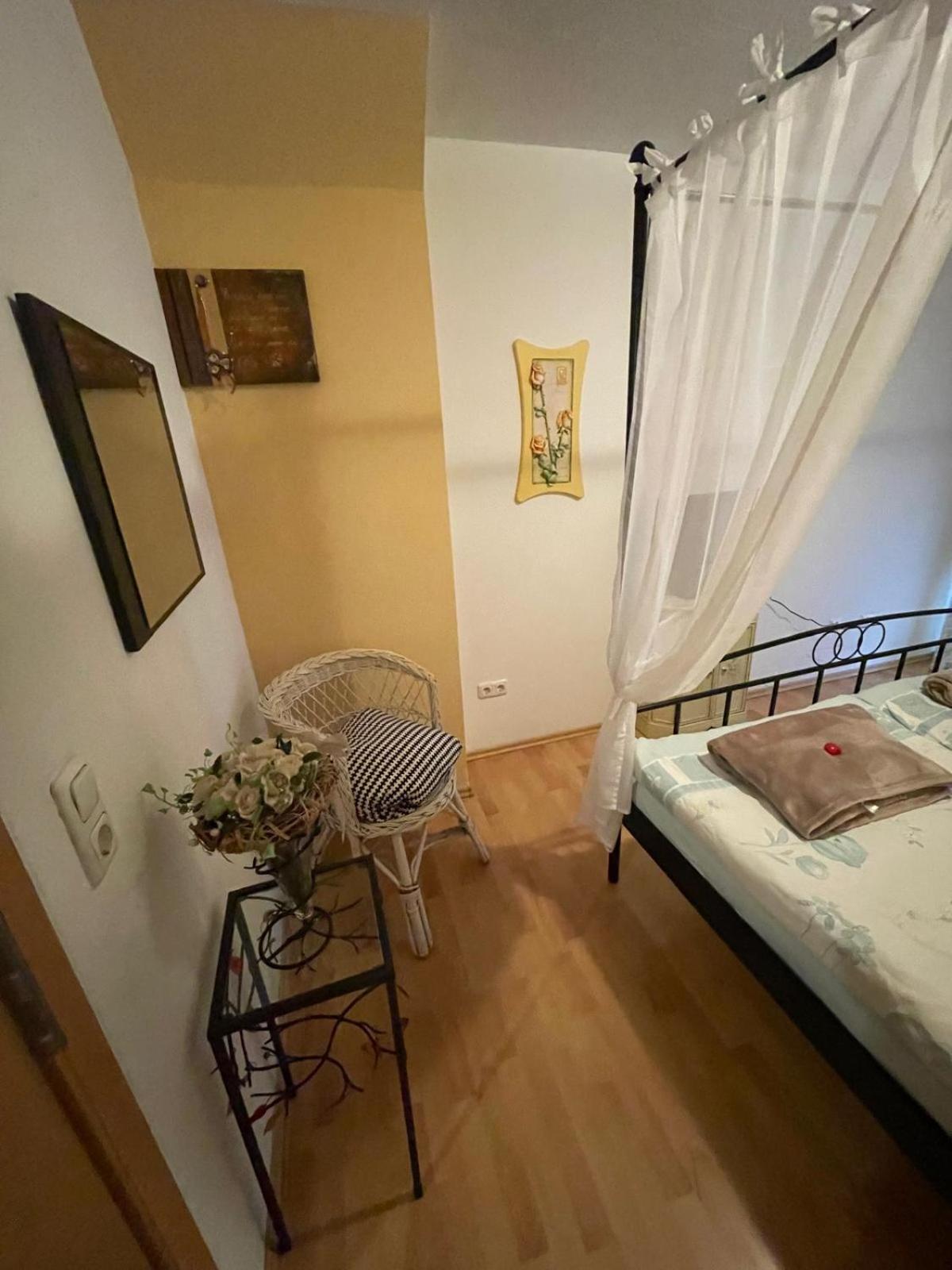 Schoene Ferienwohnung In Bahnhofsnaehe Fuer Urlaub, Studium Oder Arbeit Deggendorf Extérieur photo