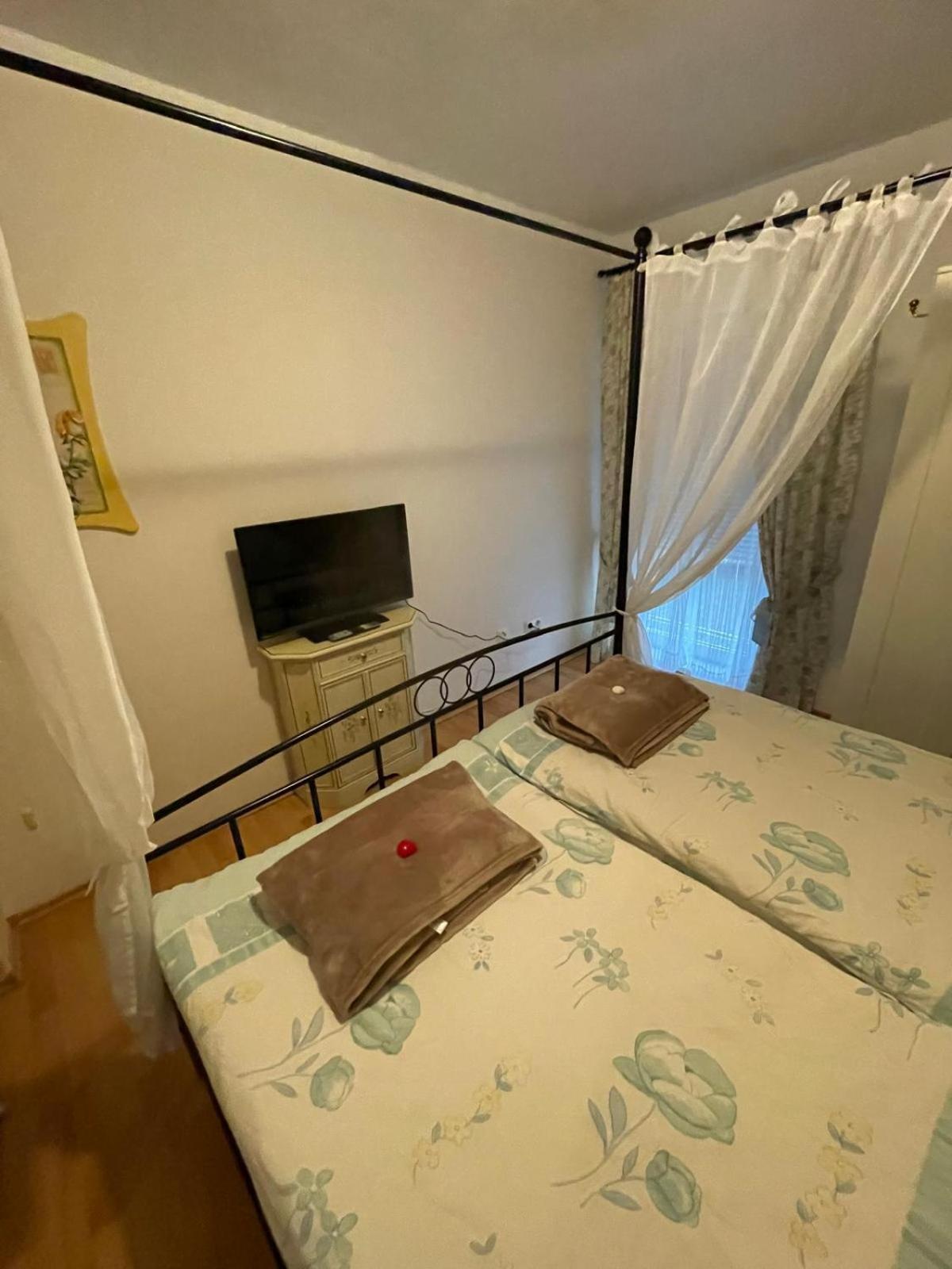 Schoene Ferienwohnung In Bahnhofsnaehe Fuer Urlaub, Studium Oder Arbeit Deggendorf Extérieur photo