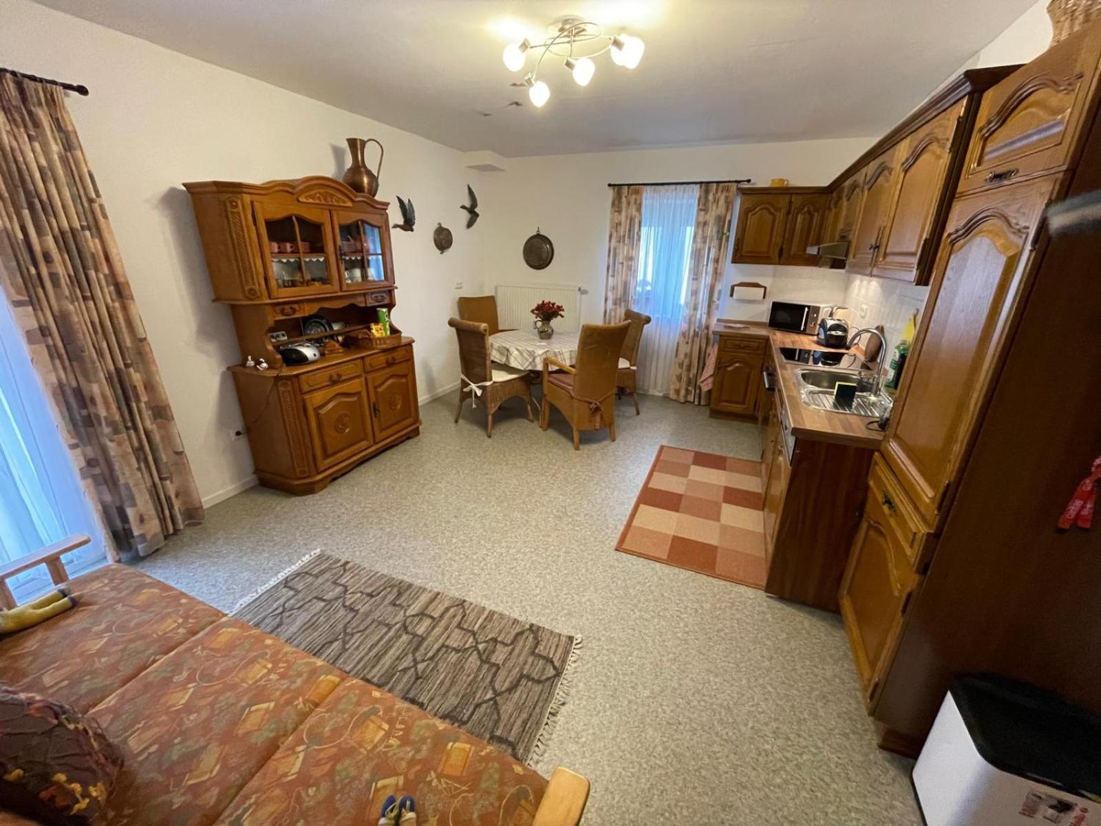 Schoene Ferienwohnung In Bahnhofsnaehe Fuer Urlaub, Studium Oder Arbeit Deggendorf Extérieur photo
