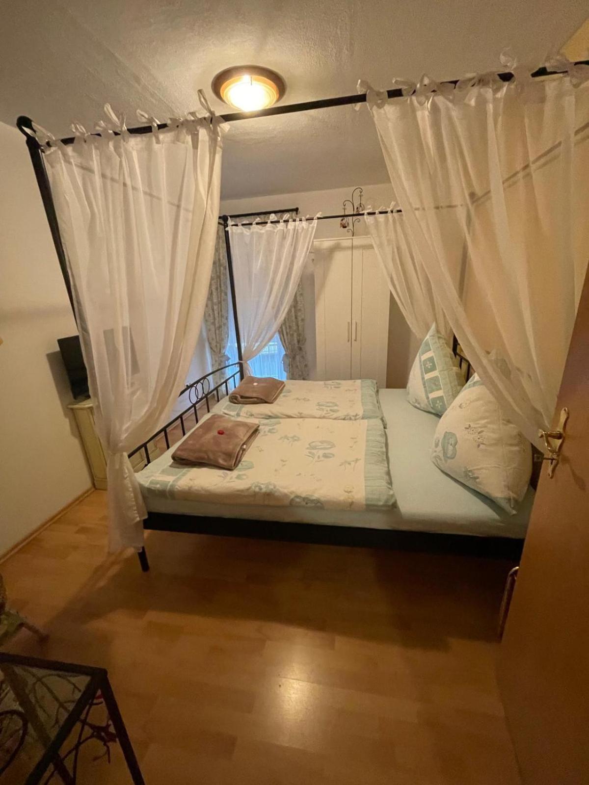 Schoene Ferienwohnung In Bahnhofsnaehe Fuer Urlaub, Studium Oder Arbeit Deggendorf Extérieur photo