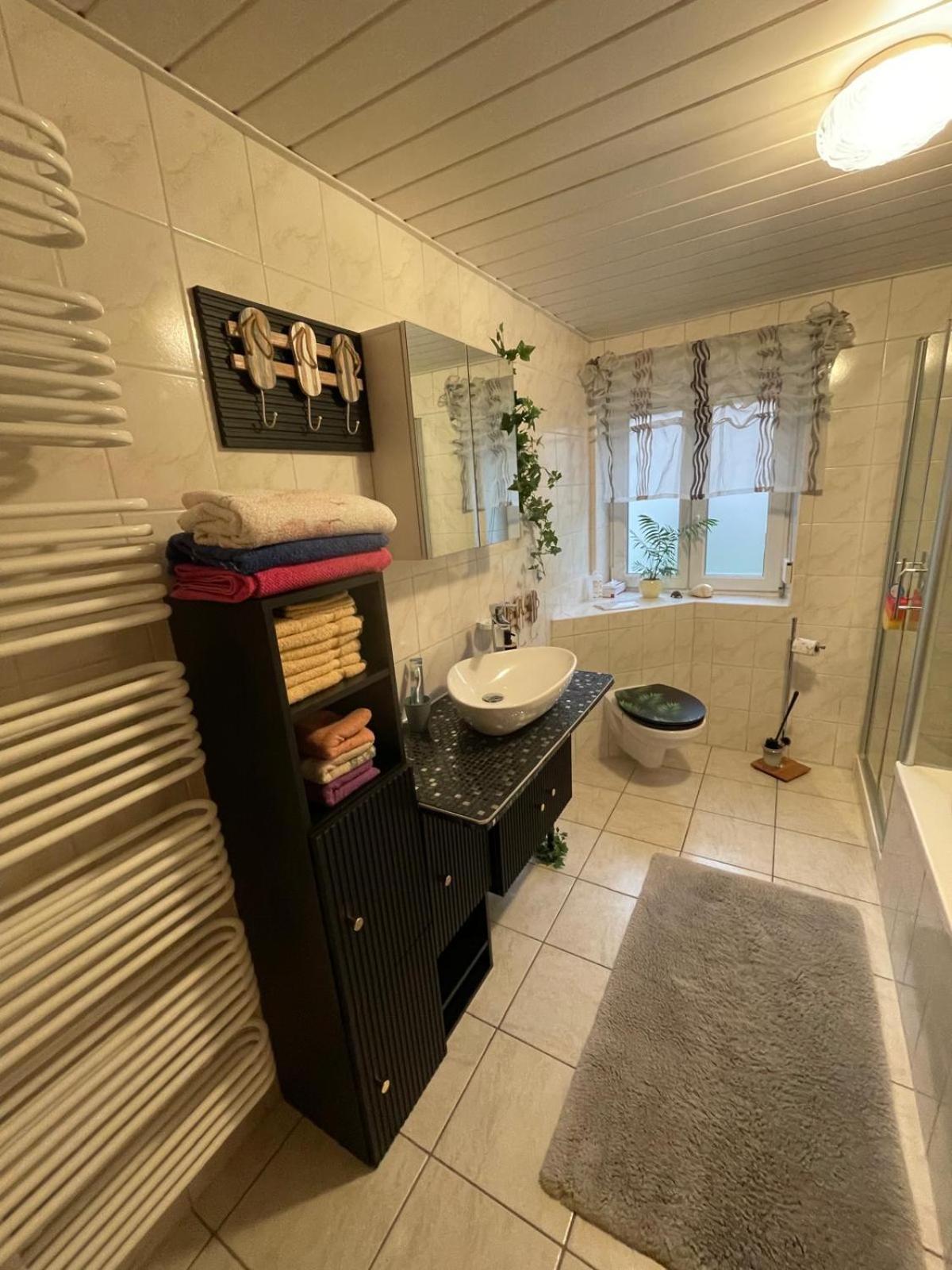 Schoene Ferienwohnung In Bahnhofsnaehe Fuer Urlaub, Studium Oder Arbeit Deggendorf Extérieur photo