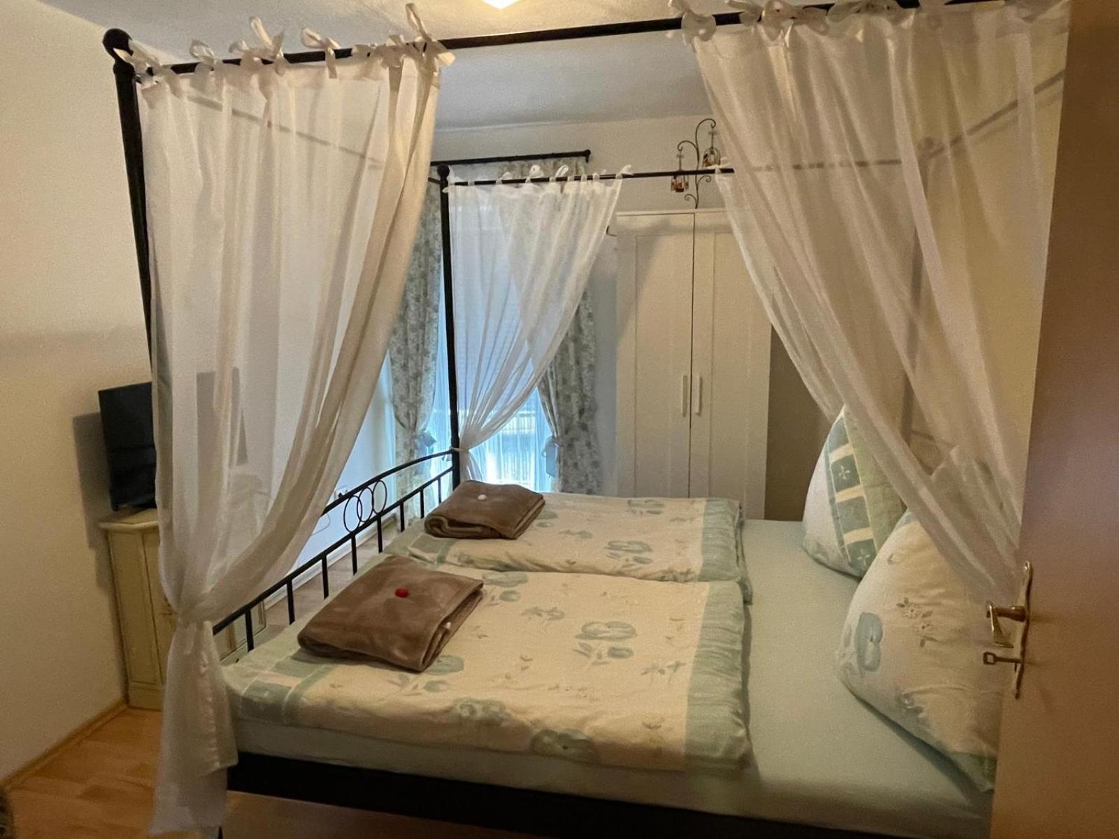 Schoene Ferienwohnung In Bahnhofsnaehe Fuer Urlaub, Studium Oder Arbeit Deggendorf Extérieur photo
